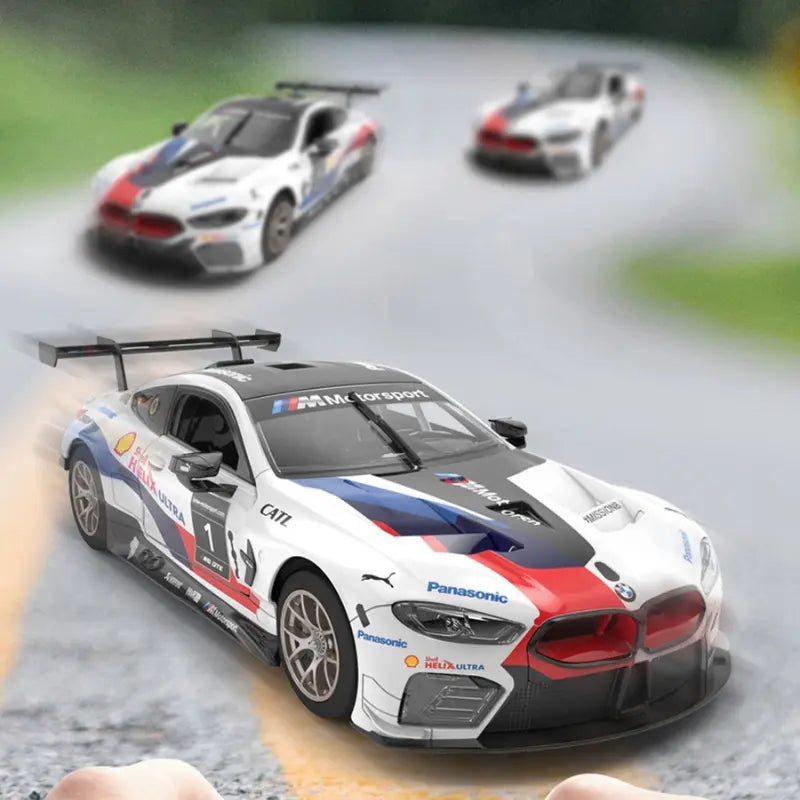 Voiture de course télécommandée BMW M8 - Véhicule Télécommandé